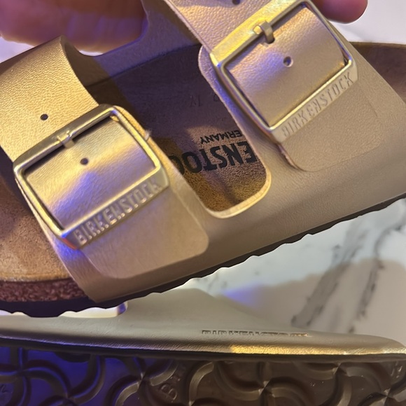 Arizona
Birko-Flor gold Birkenstock 37 brand new - Picture 5 of 6